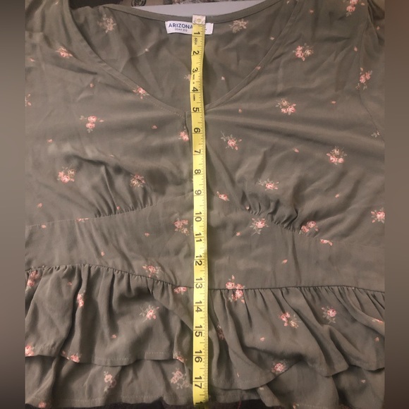 NWT Arizona Jeans Co Green Army Floral V-neck Crop Top XXL - Picture 5 of 6